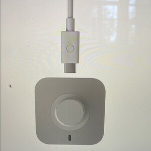 Oura ring size 8 charger like new